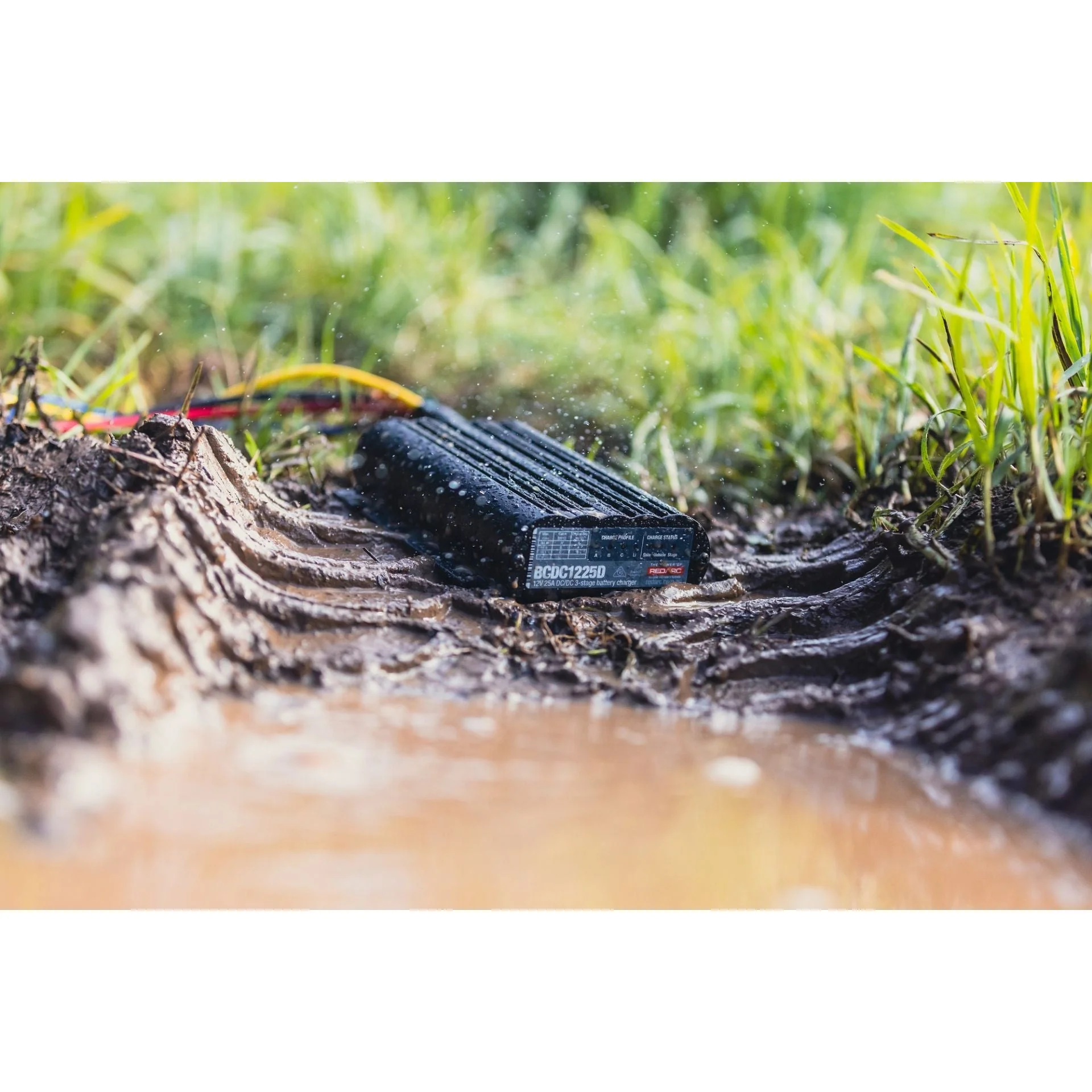 REDARC 9-33Volts CLASSIC 40Amp In Vehicle Battery Charger | BCDC1240D | Includes Wiring loom valued at $89.00 - Image 3