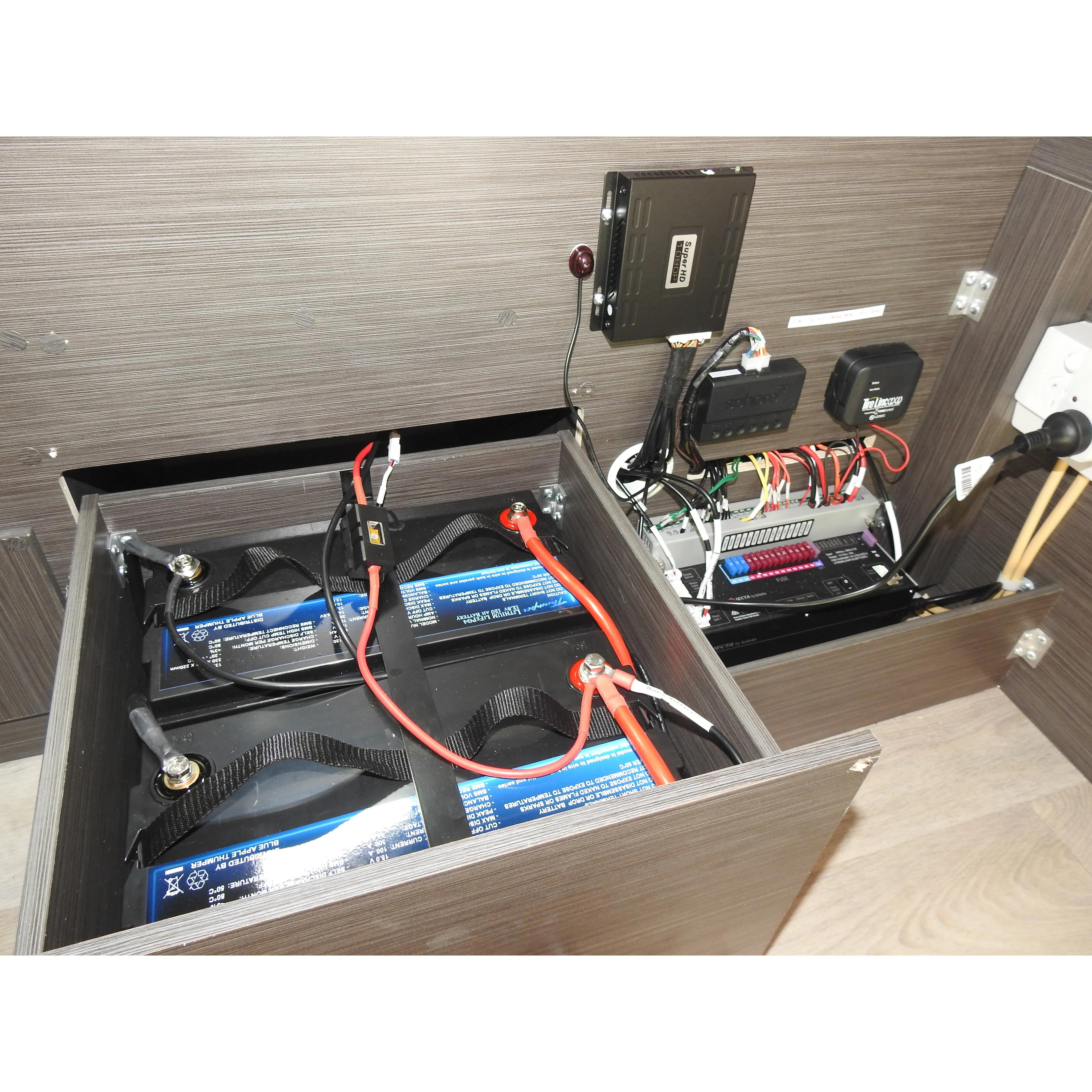 Thumper Lithium 120 AH LiFePO4 Battery + REDARC Core BCDCN1240 40 Amp DC Charger + Fuses Lugs and Heatshrink - Image 7